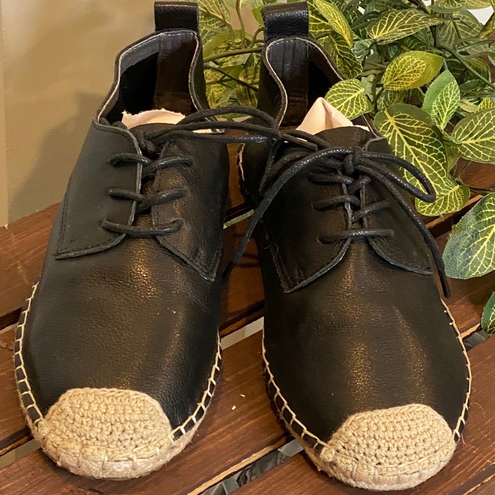 Comfortable Soft Leather Crocheted Tip Shoes - image 3